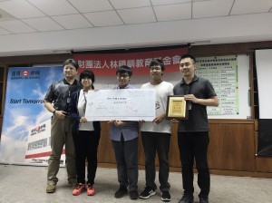 第五屆矽酮創意應用設計競賽，興大材料系團隊榮獲第一名，右至左：興大材料助理教授賴盈至、專題生劉家、碩士生蕭勇麒、碩士生吳幸玫。
